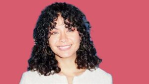 Vaimalama Chaves ose le crâne rasé : « C’est un don, pas un sacrifice » pour la bonne cause